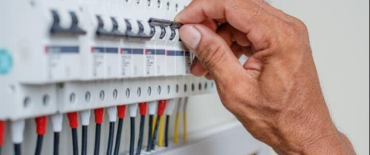 Dispositivos de Proteção em Sistemas Elétricos de BT: Disjuntor, DR e DPS