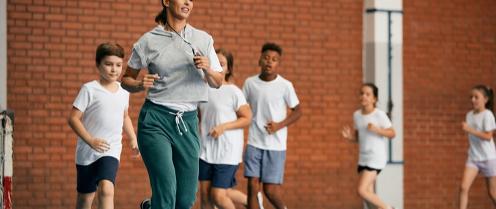 O PROFISSIONAL DE EDUCAÇÃO FÍSICA NO CONTEXTO ESCOLAR