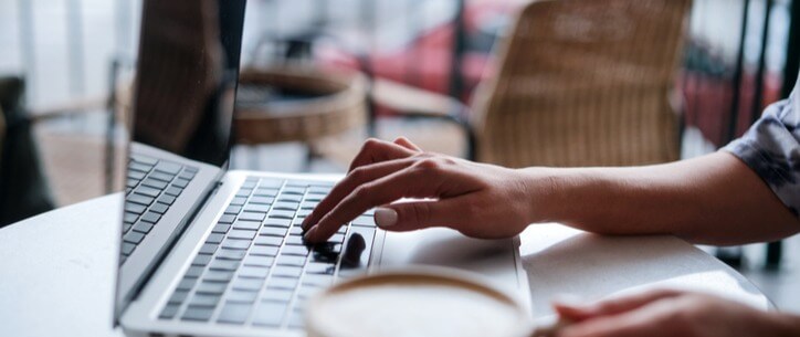 ESTILO, COMPOSIÇÃO E TEMA DE GÊNEROS TEXTUAIS